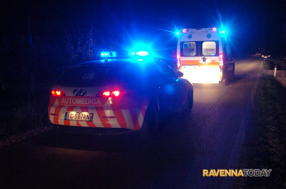 Ambulanza di polizia realistica lampeggiante sirene rosse e blu
