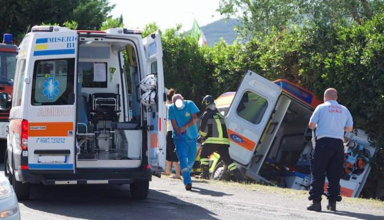 Calcinaia, Scontro Tra Auto Ed Ambulanza: Tre Soccorritori Feriti