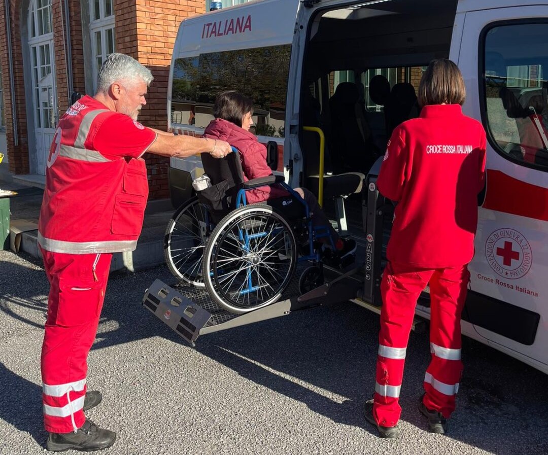 Volontari Croce Rossa Italiana nei pronto soccorso per accoglienza e  assistenza, Le persone prima di tutto