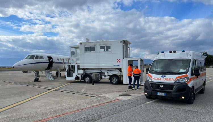 Aeronautica Uomo In Pericolo Di Vita Trasportato A Roma