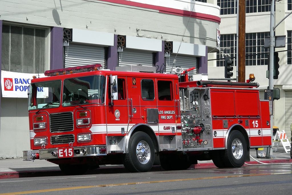 15 пожарная. City vehicle Fire Dept пожарная машина. Пожарный грузовик 76109 Fire engine. Fire Rescue пожарная машина. Индийские пожарные машины.